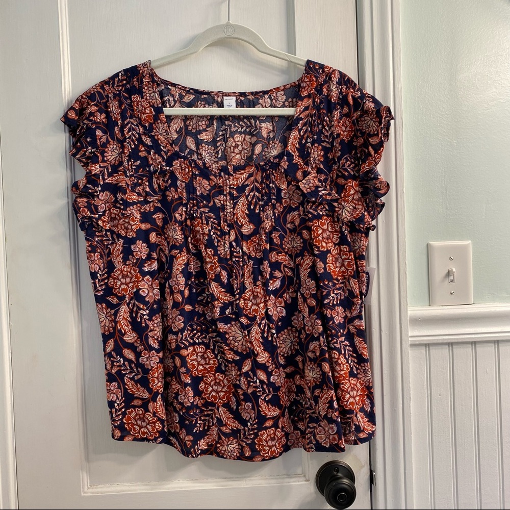 Old Navy floral blouse • Red and navy • Size Large